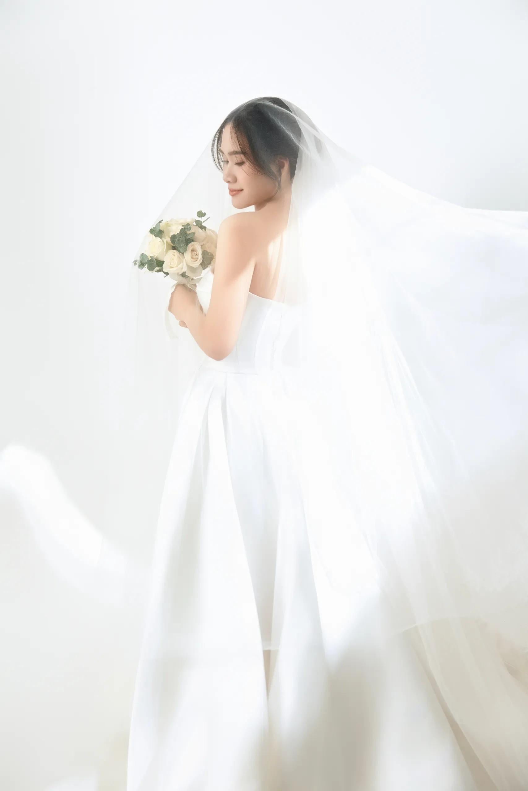 Cô dâu - Tạ Huỳnh Vy